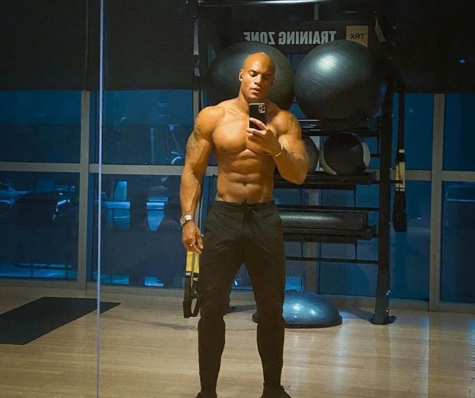 Brandon Carter fitness model Archives - Popglitz